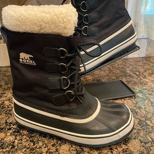Sorel Women’s size 8.5, faux fur boot